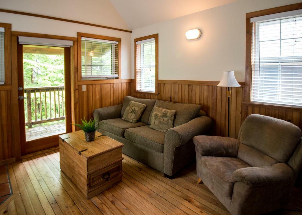 Reef Point Cottages Ucluelet Extérieur photo